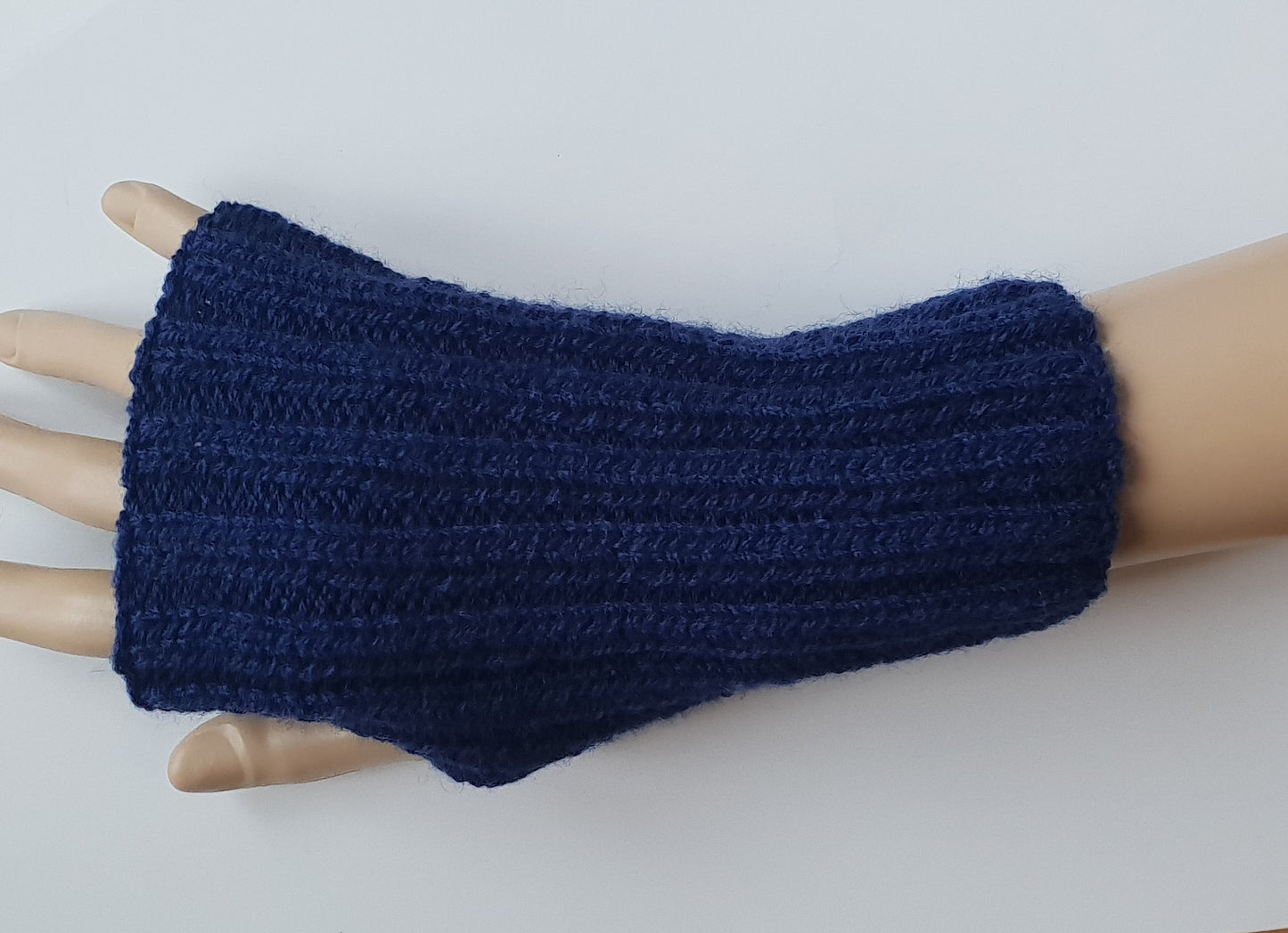 Blue ribbed gloves