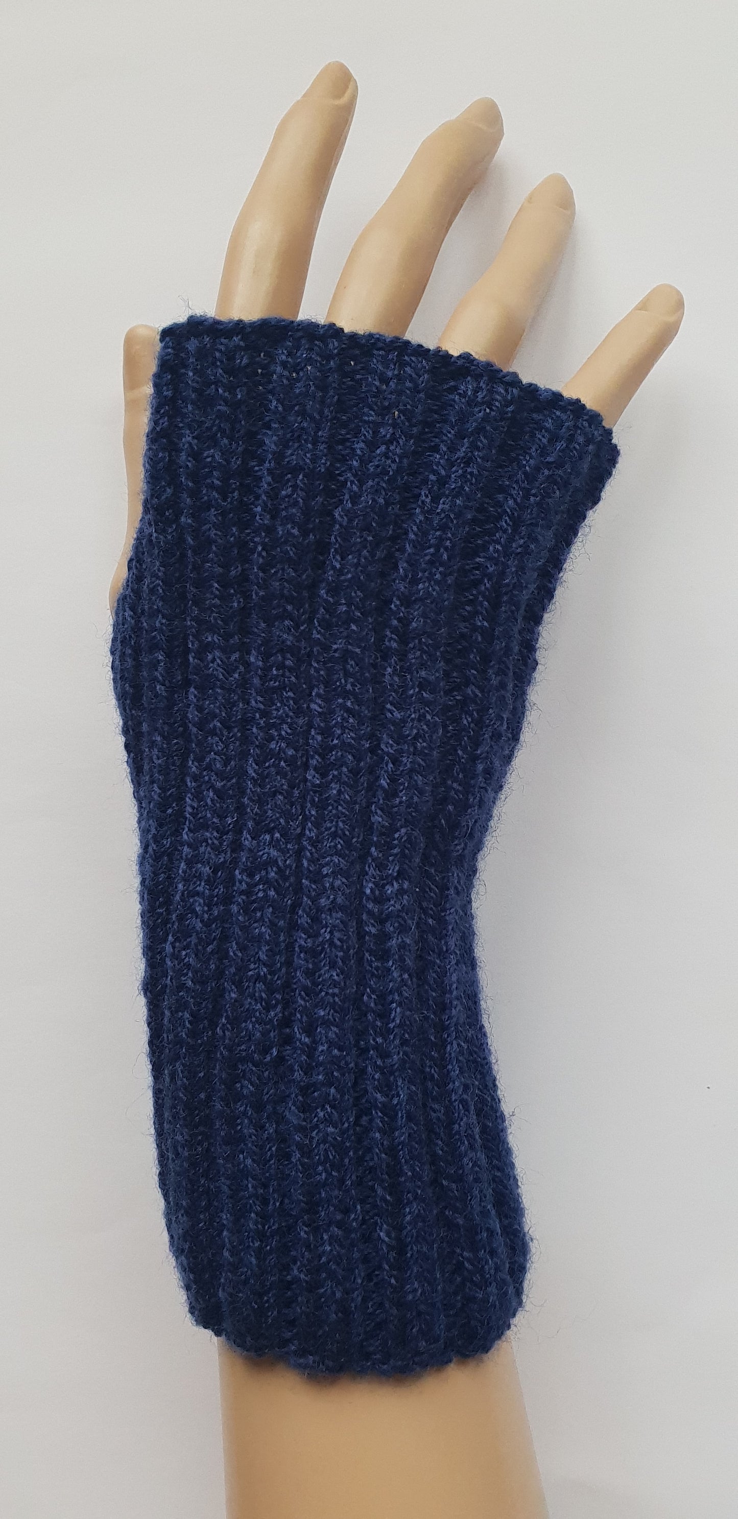 Blue ribbed gloves