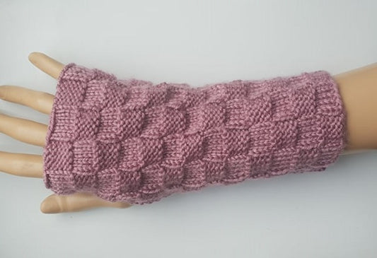 Lilac fingerless gloves