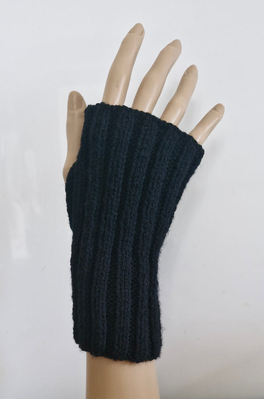 Black ribbed fingerless gloves