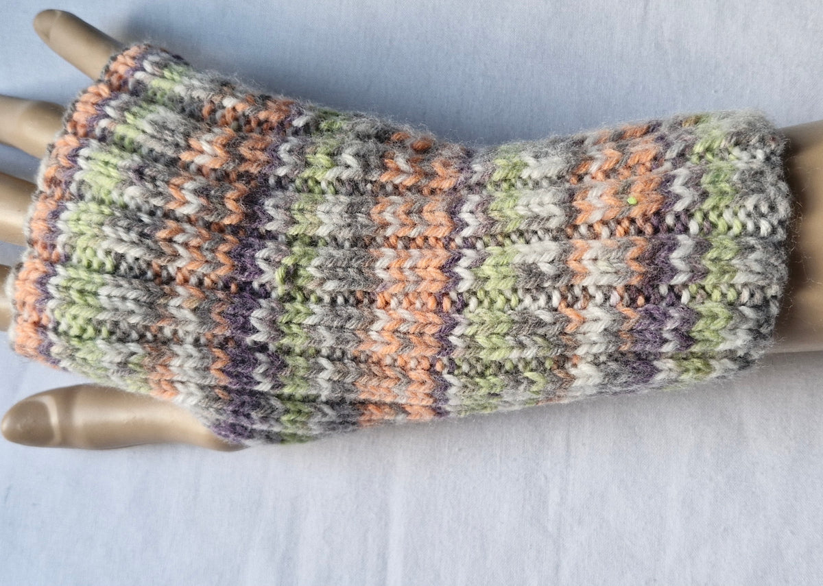 Cosy stripe hat and gloves set