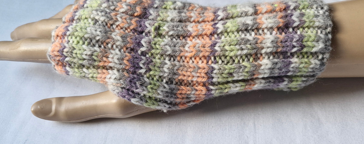 Cosy stripe hat and gloves set