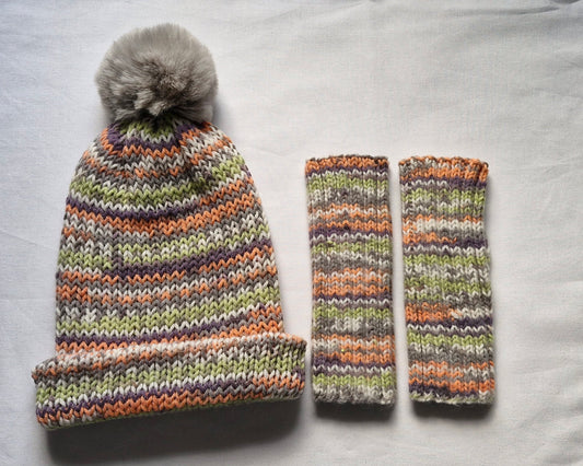 Cosy stripe hat and gloves set